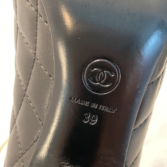 AUTHENTIC CHANEL Escarpins Quilted Classic Pump 39 - Picture 10 of 16